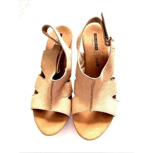 Clarks women's wedge sandals Size 8 1/2 Medium light brown
